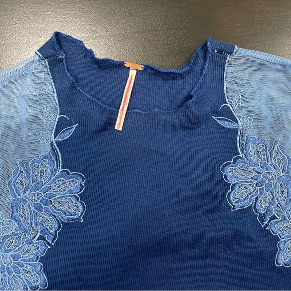 Free People Daniella Embroidered Blue Top Sz Medium - Picture 8 of 16